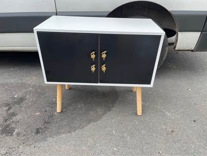 Nice sideboard cabinet/tv table £15