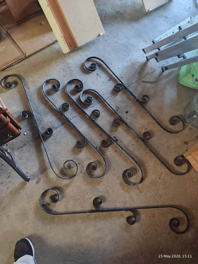 Wrought Iron Wall Brackets / Supports - Set of 6