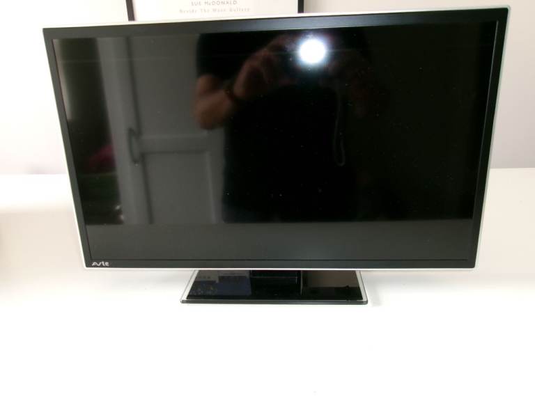 Avtex 18" TV