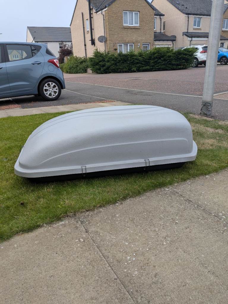 Roof box