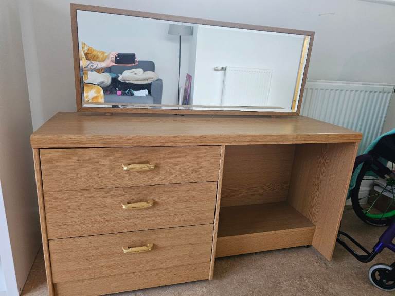 Dressing table