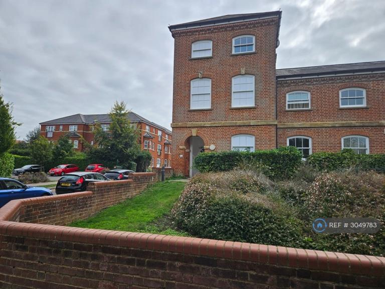 1 bedroom flat in George Roche Road, Canterbury, CT1 (1 bed) (#3049783)