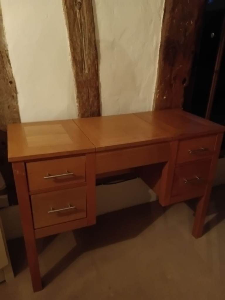 Dressing table/desk with chair