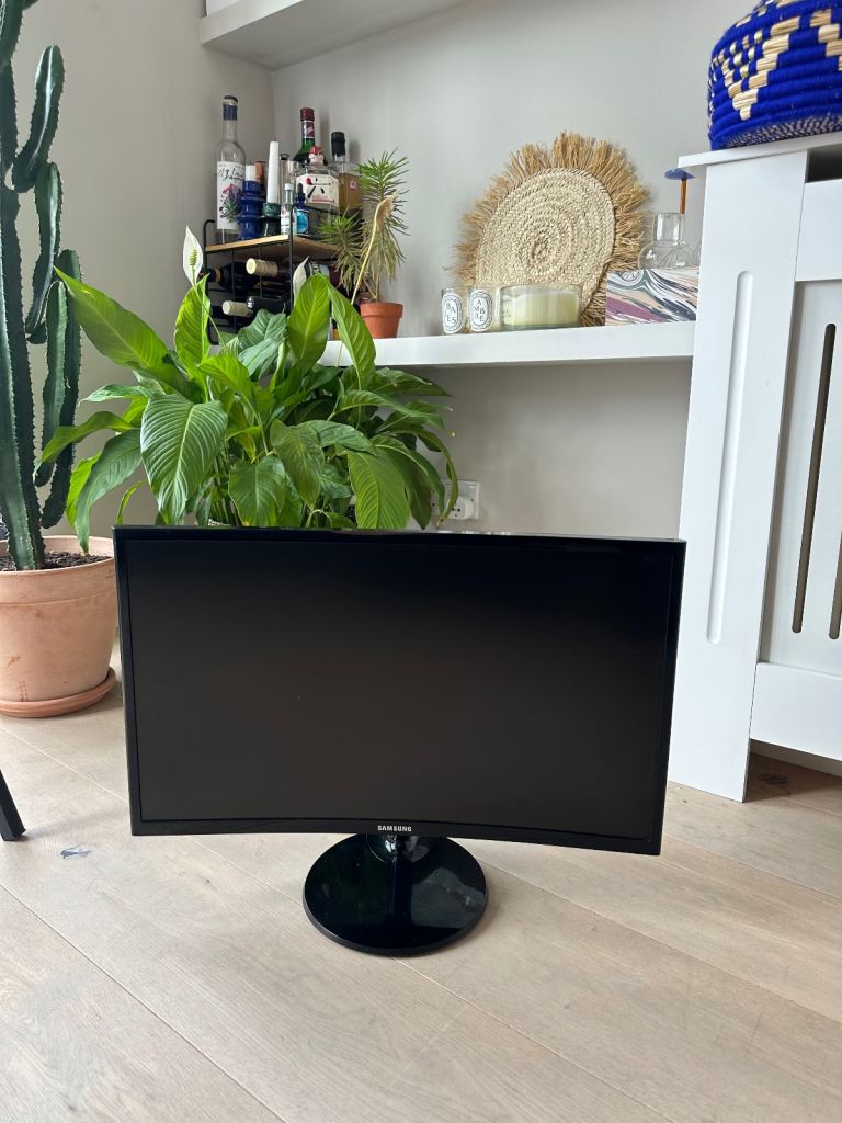 Samsung screen 24 inch curved 