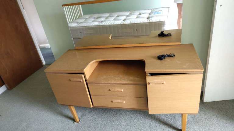 Dressing table with mirror  **Free to Collect**