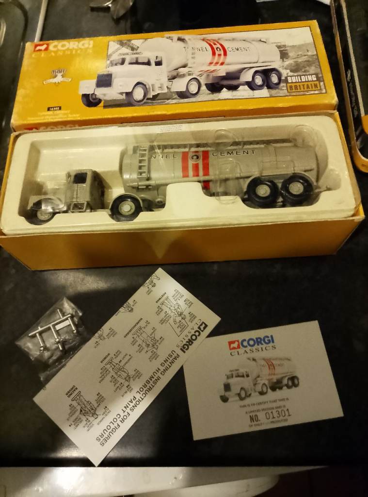 New boxed ltd edition corgi truck 🚛