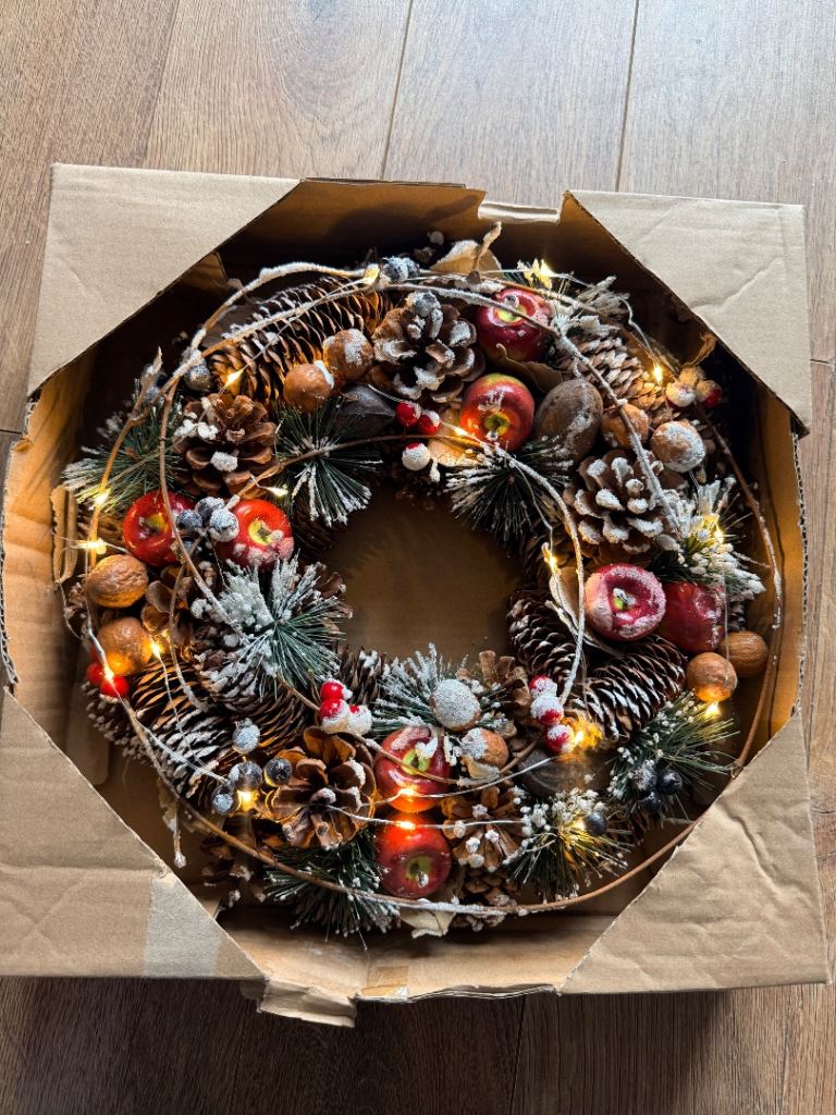 Lovely Christmas Wreath with Lights – Excellent Condition