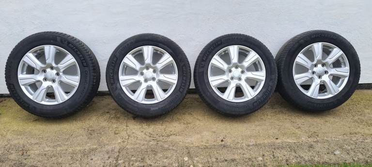 Michelin Cross Climate 255/55 R19 and Genuine Land Rover Alloys to fit Discovery 4 & 3 & 5