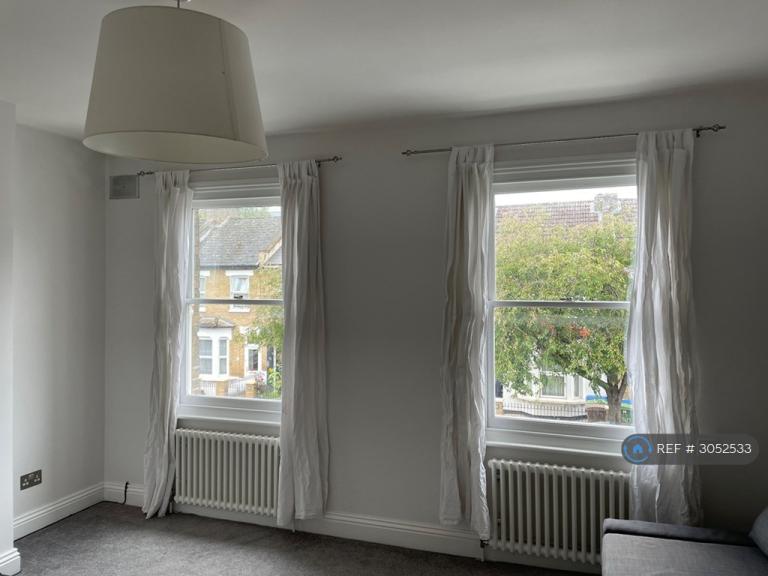 1 bedroom flat in Astbury Road, London, SE15 (1 bed) (#3052533)