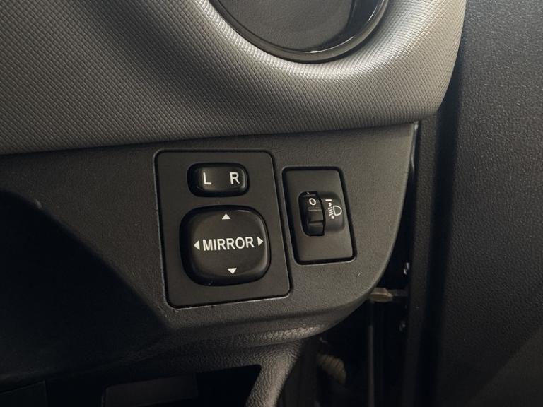 2016 Toyota Yaris Dual VVT-i Design Hatchback Petrol Manual