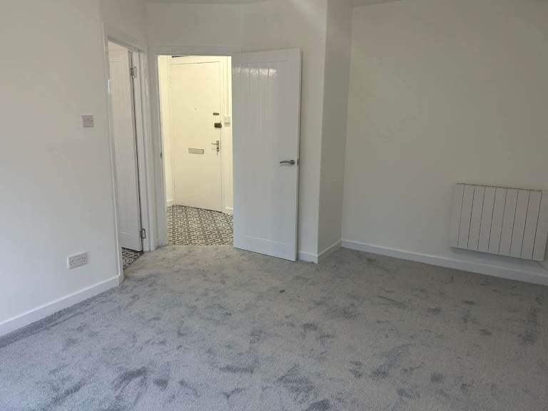 1 bedroom flat to rent 1st floor