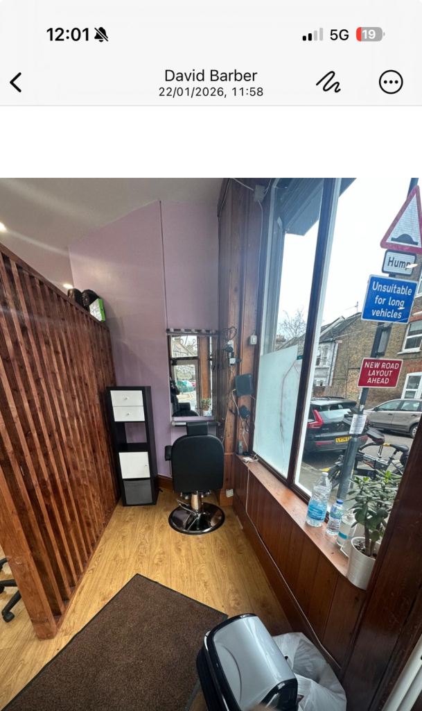 Salon chair to rent in Kilburn 