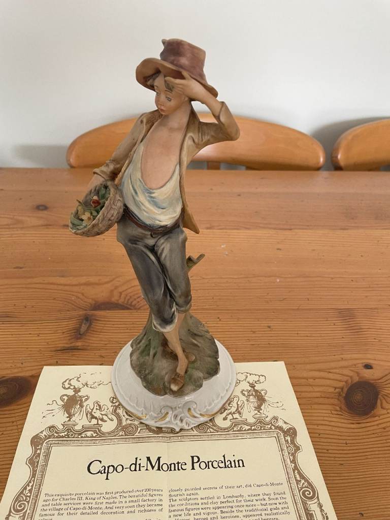 BOXES OF ASSORTED ANTIQUE PLATES AND ORNAMENTS – SEE DESCRIPTION FOR CONTENTS