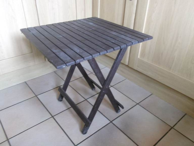 SMALL FOLDING TABLE. BBQ GARDEN PICNIC