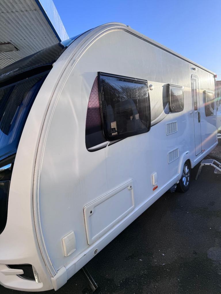 Swift Challenger 590, Yr. 2018, 6 berths ,Fixed Bunks, mover, awning 