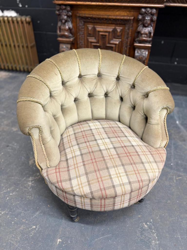 Victorian Button Back Tub Chair – Beautiful Statement Piece