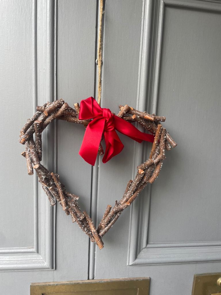 White company Heart-shaped Wreath with Red Bow – Good Condition