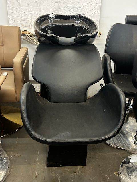 Brand New Black Salon Backwash Shampoo Chair & Black Basin