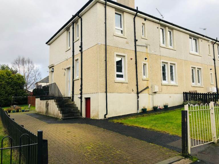 2 Bedroom Flat 