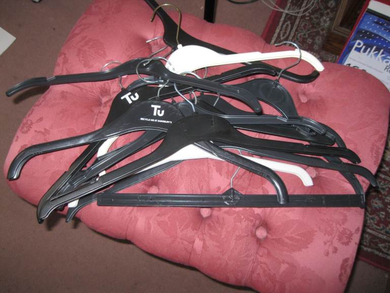 PLASTIC CLOTHES HANGERS LEICESTER LE4 5DJ