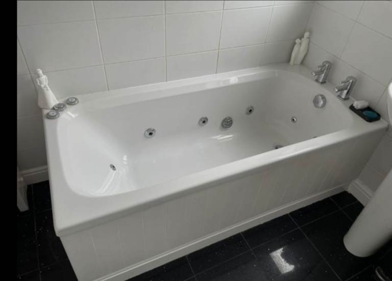 Brontë Physio White Bubble Jet Bath