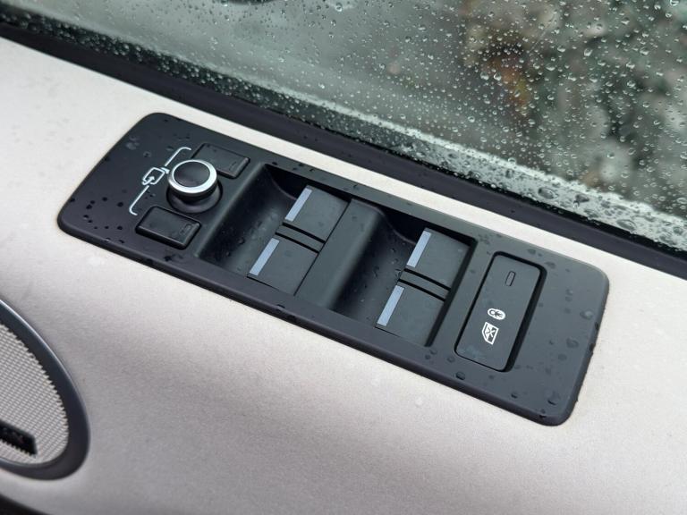 2017 Land Rover Discovery 3.0 TDV6 HSE Automatic 4WD Euro 6 5dr SUV Diesel Automatic