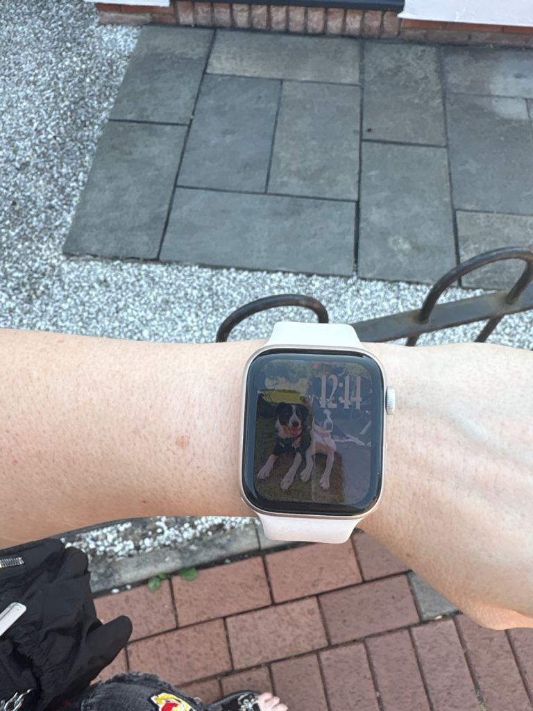 Apple Watch Series 7/8/9 White Strap – Good Condition