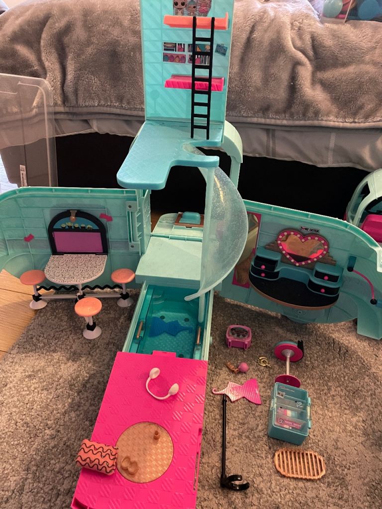 Huge Bundle of LOL Dolls Toys