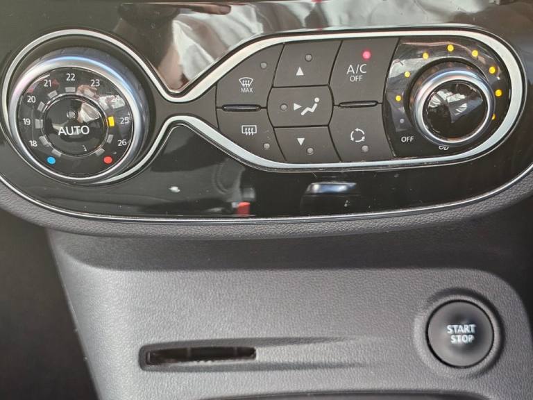 2018 Renault Captur 1.5 dCi ENERGY Iconic SUV 5dr Diesel Manual Euro 6 (s/s) (90 ps) HATCHBACK Di...