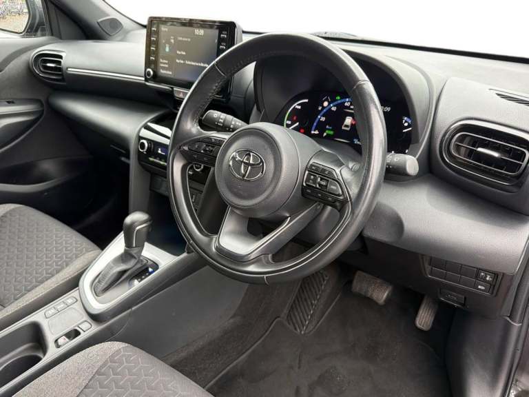 2022 Toyota Yaris 1.5 Hybrid Design 5dr CVT Estate Hybrid Automatic