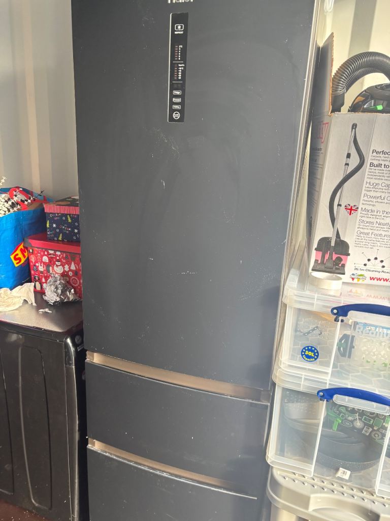 Haier Black Fridge Freezer – Good Condition