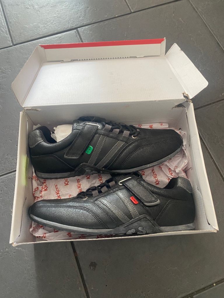 Kickers Black Leather Shoes – Size 9 (EU 43), Brand New in Box
