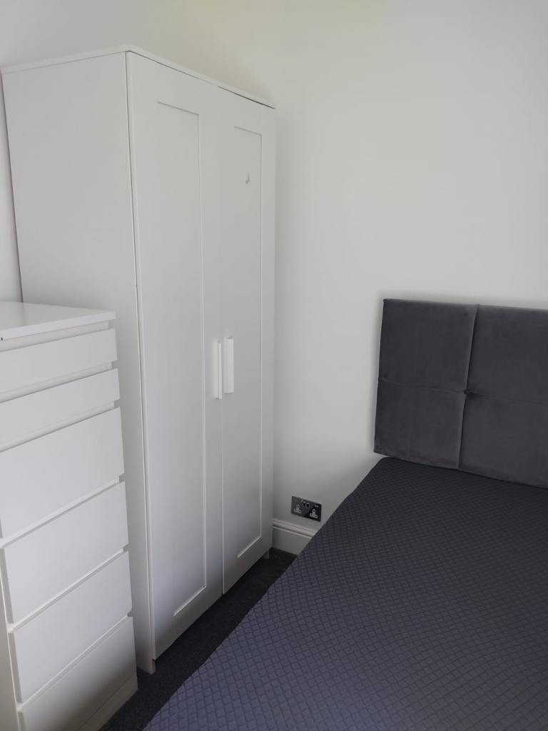Bright and Airy Single Room - Immediately Available 