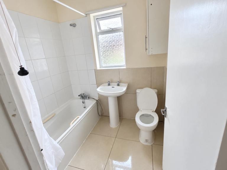 Large double bed room furnished 