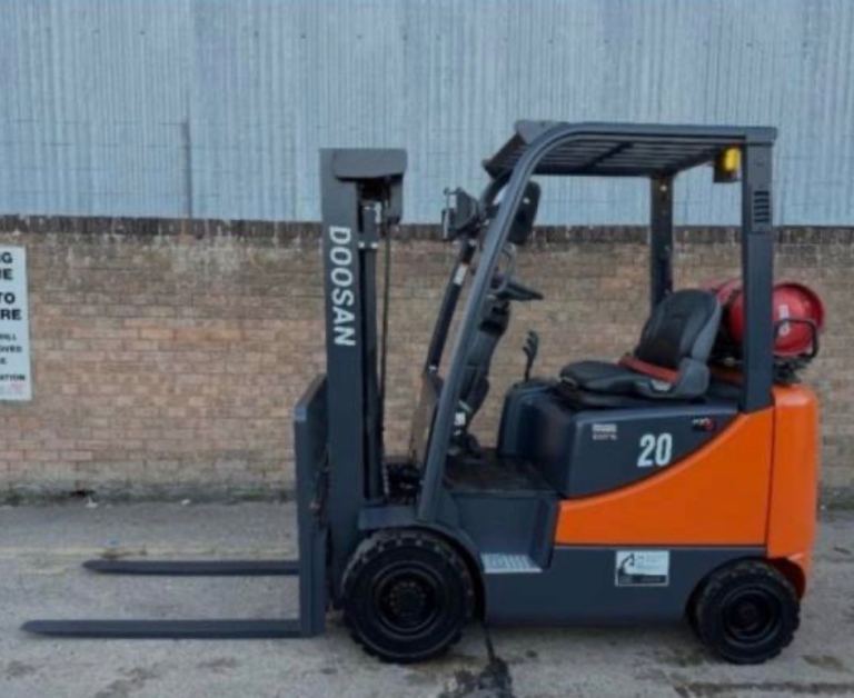 2021 doosan gas forklift 