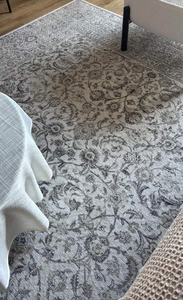 Large 200 x 290cm Vintage Style Rug – Beige/Grey Persian Pattern