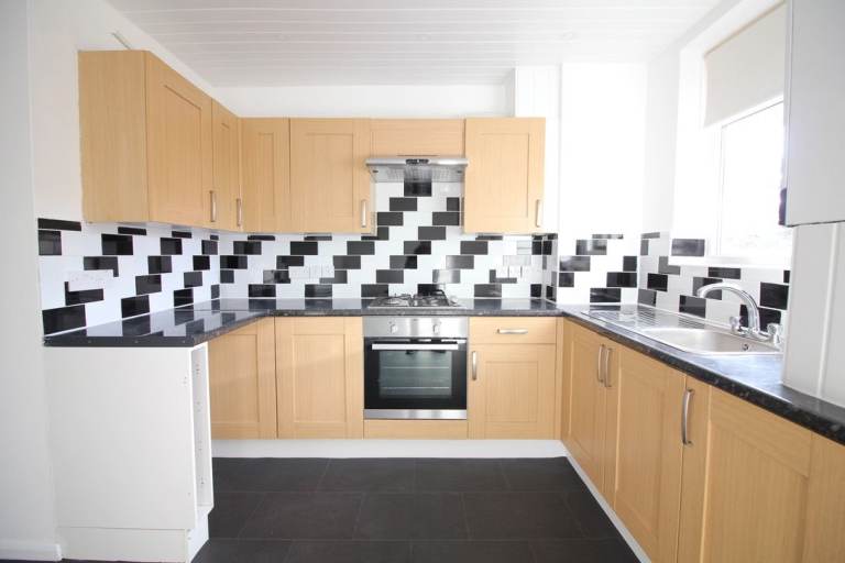LARGE FOUR BEDROOM HOUSE WITH PARKING & GARDEN- HESTON HOUNSLOW SOUTHALL NORWOOD GREEN