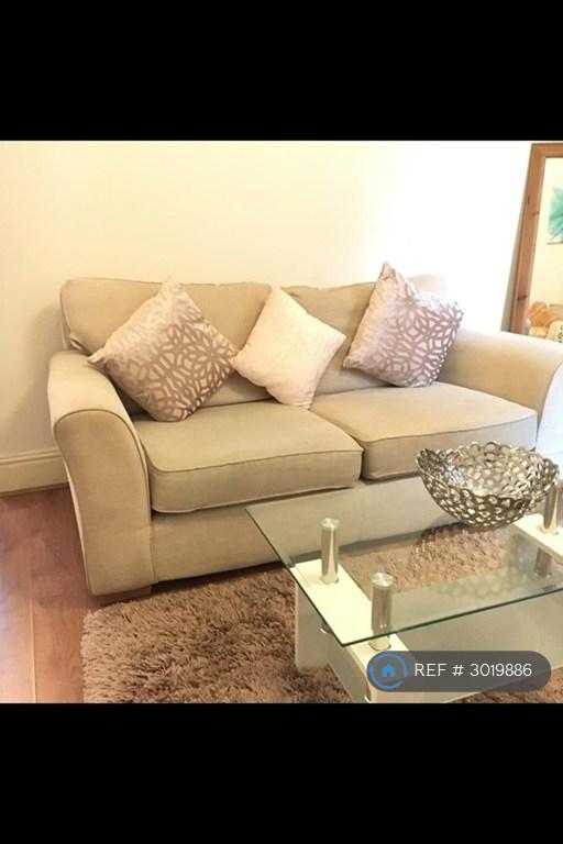 5 bedroom house in Basingstoke Road, Reading, RG2 (5 bed) (#3019886)