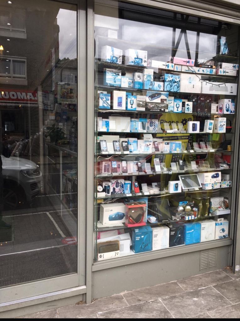 Mobile shop, prime location to let in Fulham SW6 - All bills included 