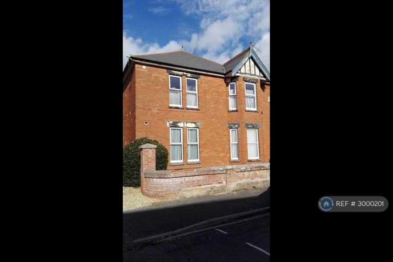 1 bedroom flat in Wallis Road, Bournemouth, BH10 (1 bed) (#3000201)