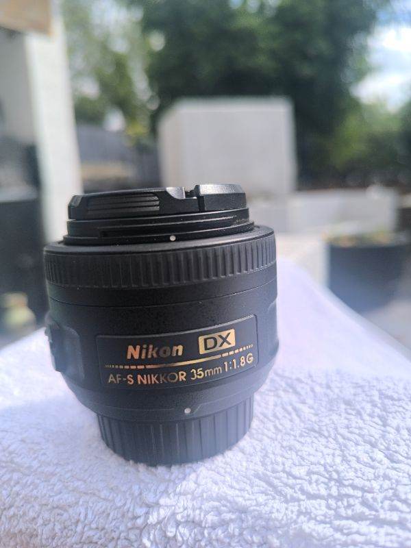Nikon AF-S NIKKOR 35mm 1:1.8G DX lens