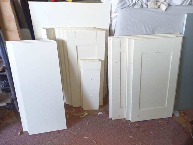 Magnet kitchen doors white Tatton Shaker circa 2010