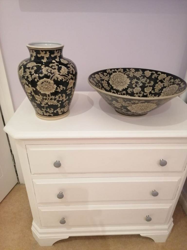 Beautiful large  India Jane Mandalay vase. 
