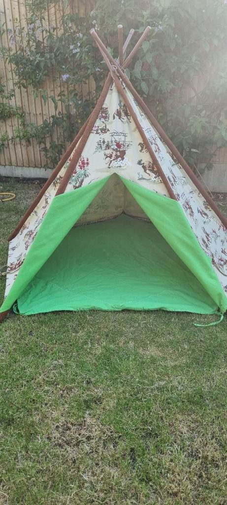 Kids Play tent/wigwam/teepee - Cath Kidston cowboy fabric - new near