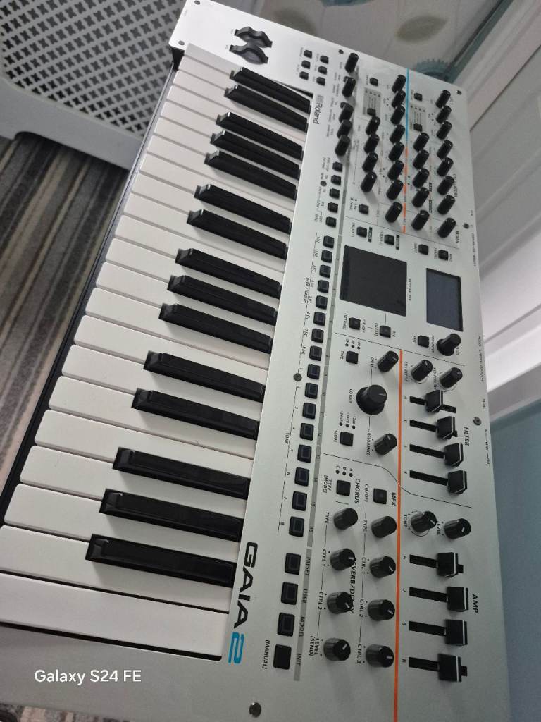 Synthesizer Roland Gaia 2