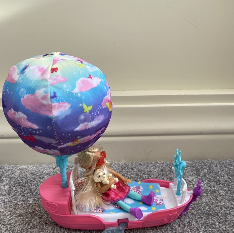 Barbie Dreamtopia Chelsea's Balloon Boat Bed