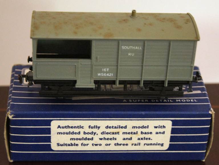 Hornby-Dublo 32048 S.D. 6 Goods Brake Van W.R. 16T W56421 in BR Grey