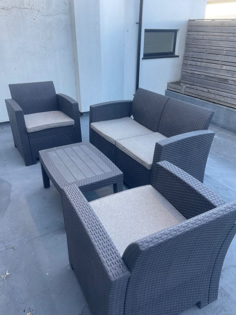 Grey Rattan effect Garden Furniture Set with Cushions – Good Condition