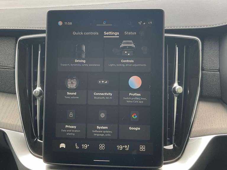 2025 Volvo XC90 Ultra, T8 AWD Plug-in hybrid, Electric/Petrol, Bright, 7 Seats ESTATE Petrol/Elec...