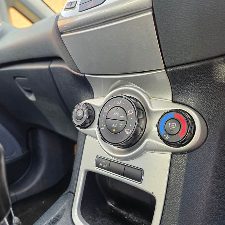 FORD FIESTA MK7 ZETEC S EDITION 1.6 DIESEL 95 BHP YEAR 2011 12 MONTHS MOT&£20 ROAD TAX PEAR YEAR!!!